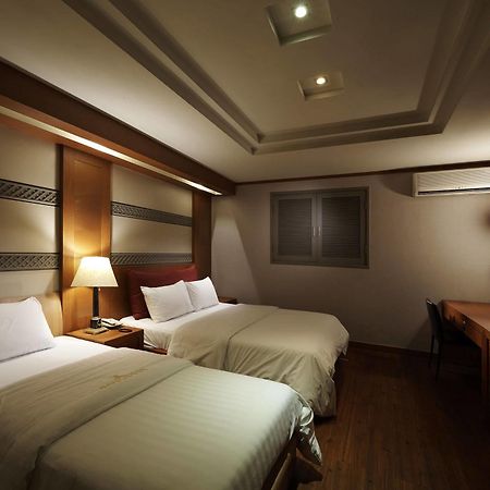 Hotel Noblesse, Yeoksam Seoul Bagian luar foto