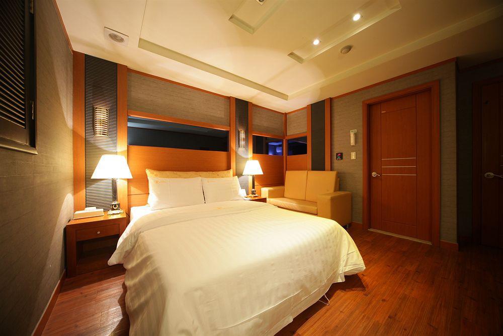 Hotel Noblesse, Yeoksam Seoul Bagian luar foto