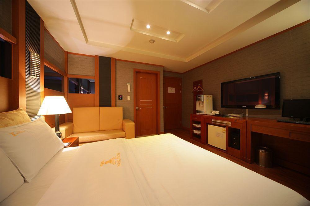 Hotel Noblesse, Yeoksam Seoul Bagian luar foto