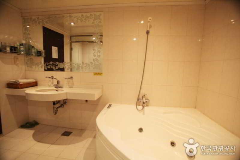 Hotel Noblesse, Yeoksam Seoul Bagian luar foto