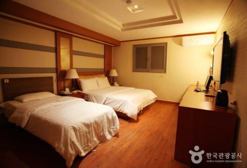 Hotel Noblesse, Yeoksam Seoul Bagian luar foto