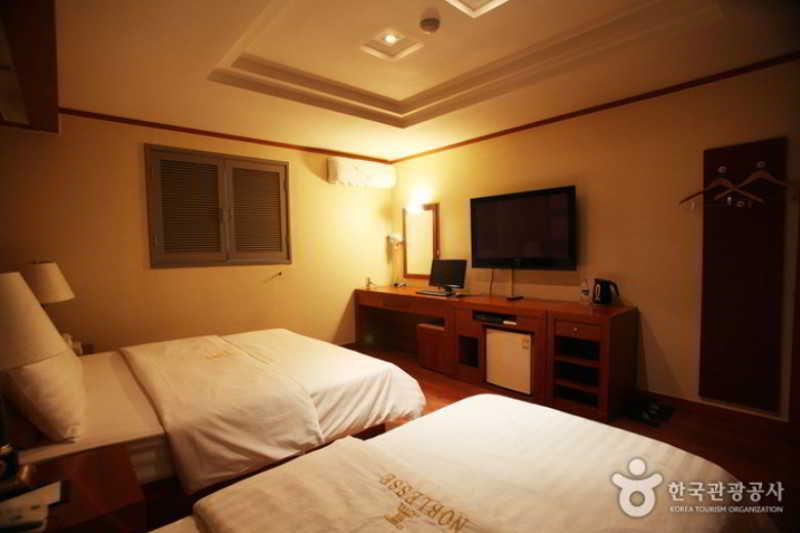 Hotel Noblesse, Yeoksam Seoul Bagian luar foto
