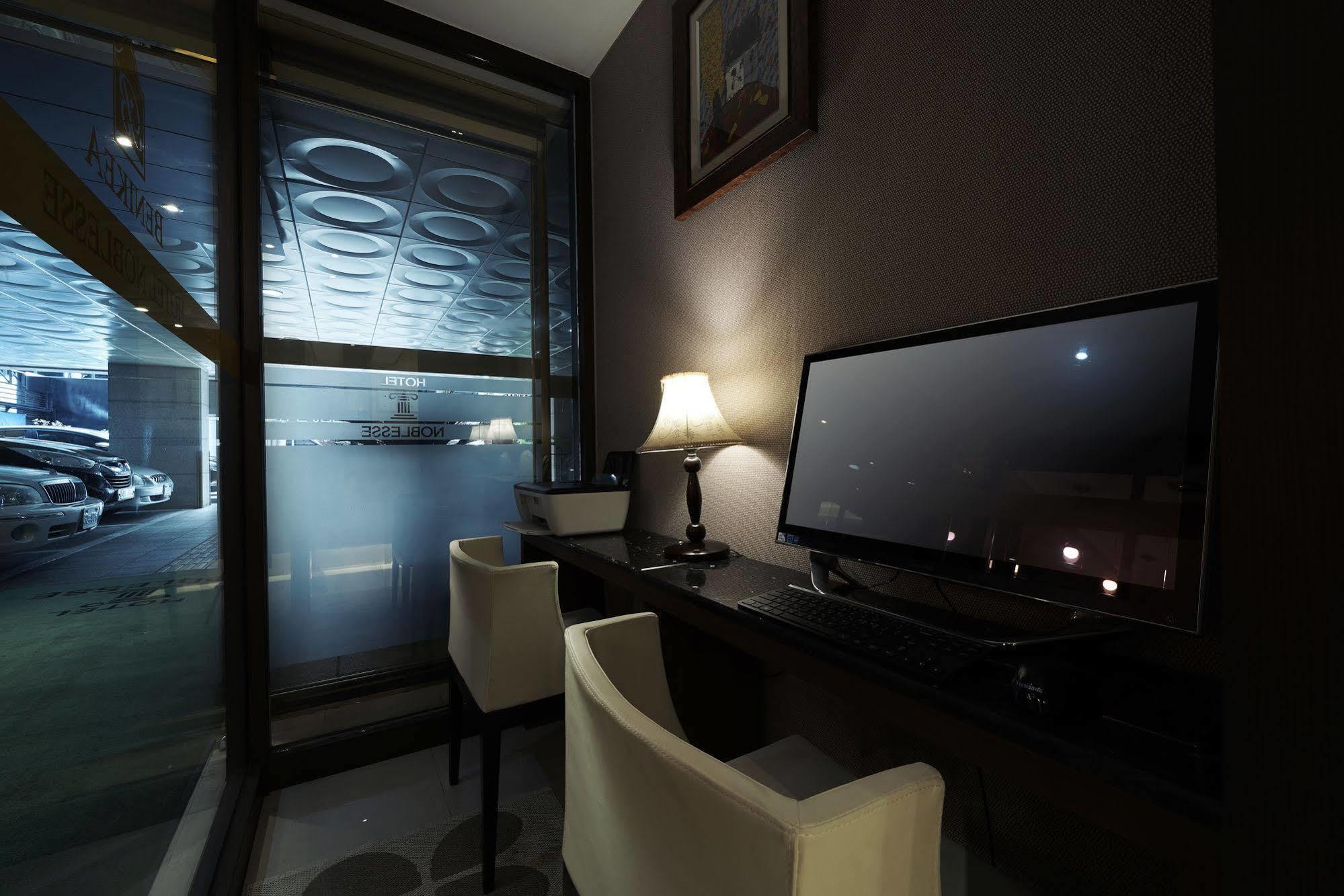 Hotel Noblesse, Yeoksam Seoul Bagian luar foto