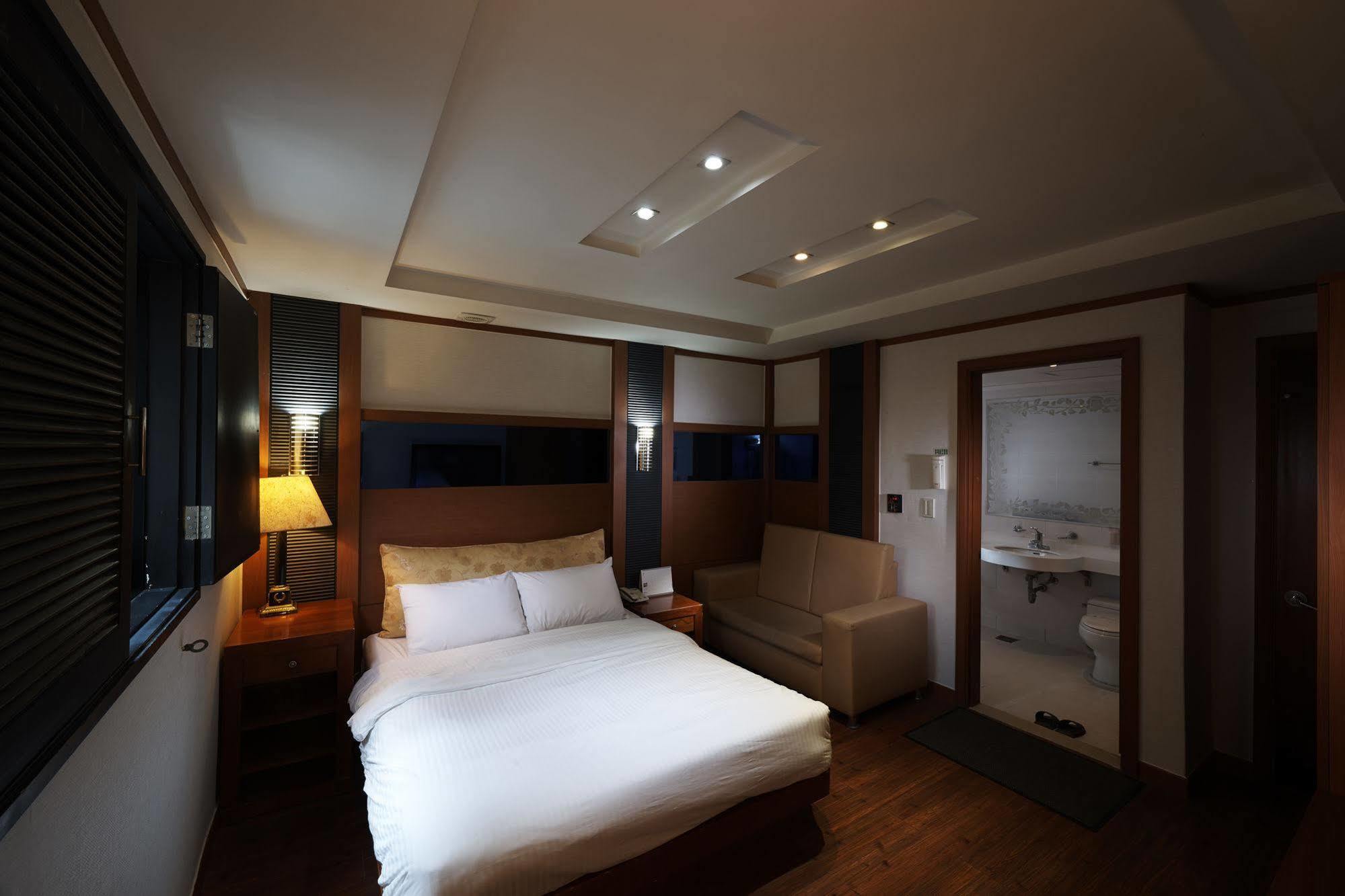 Hotel Noblesse, Yeoksam Seoul Bagian luar foto
