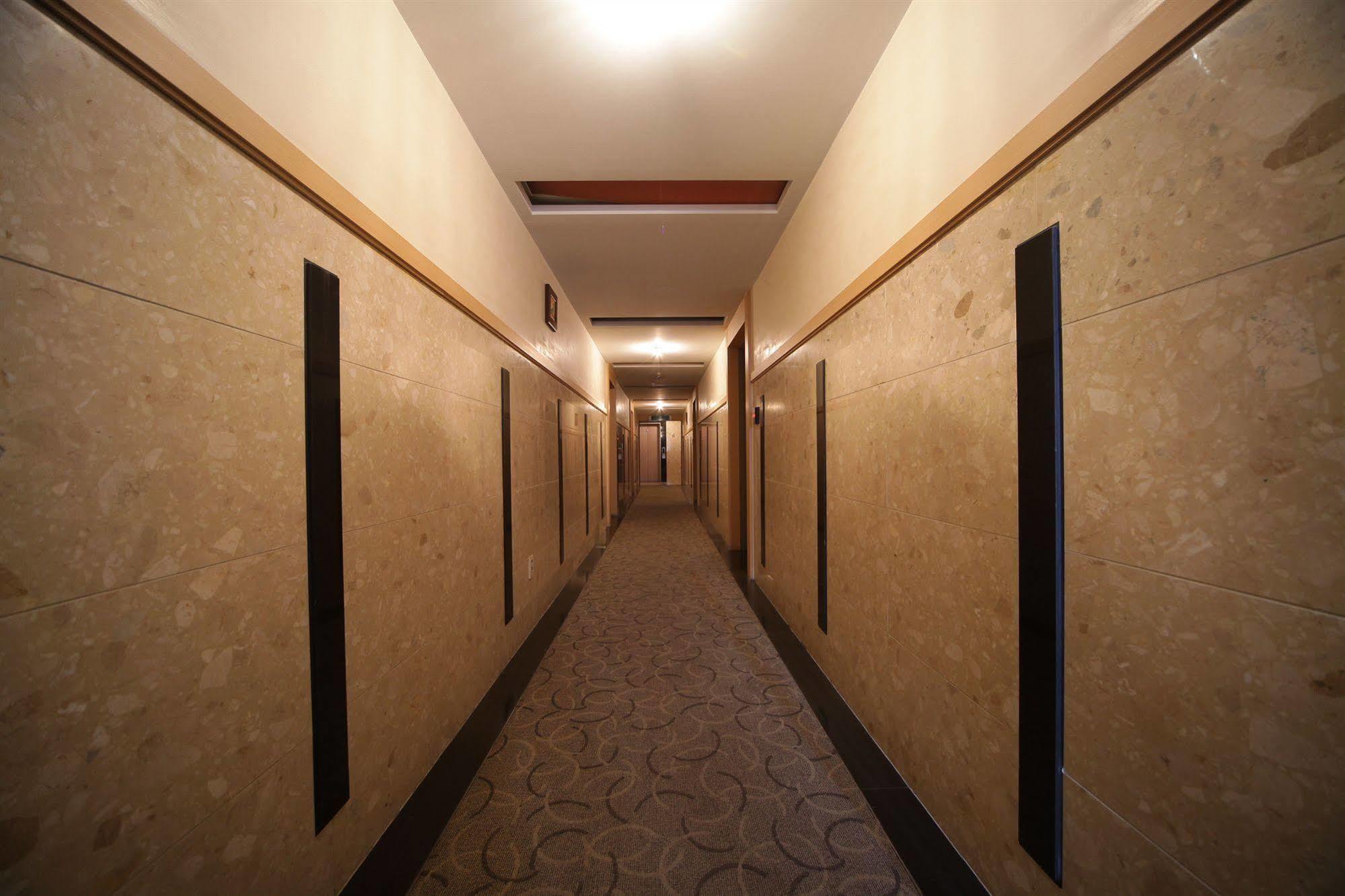 Hotel Noblesse, Yeoksam Seoul Bagian luar foto