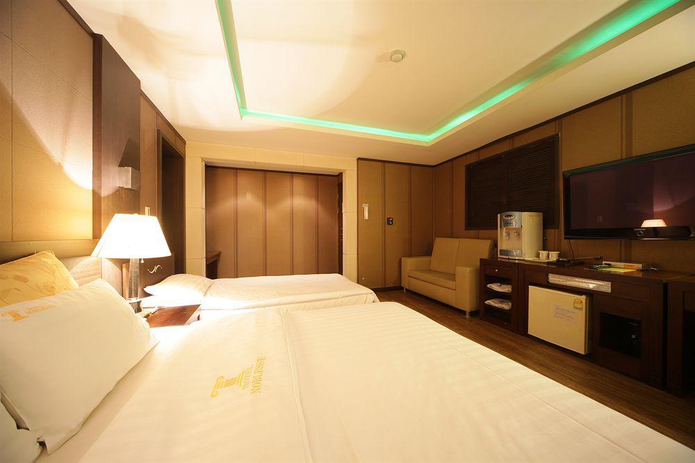 Hotel Noblesse, Yeoksam Seoul Bagian luar foto